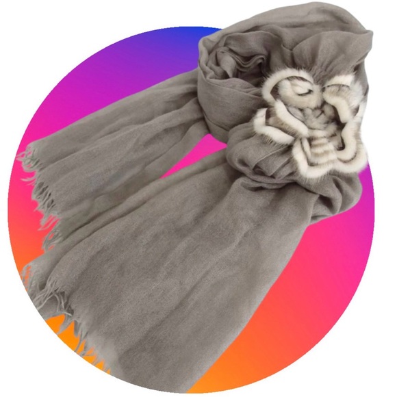 FENDI Sellaria Flower Fur Stall Cashmere/Silk Blend Scarf - Picture 6 of 16